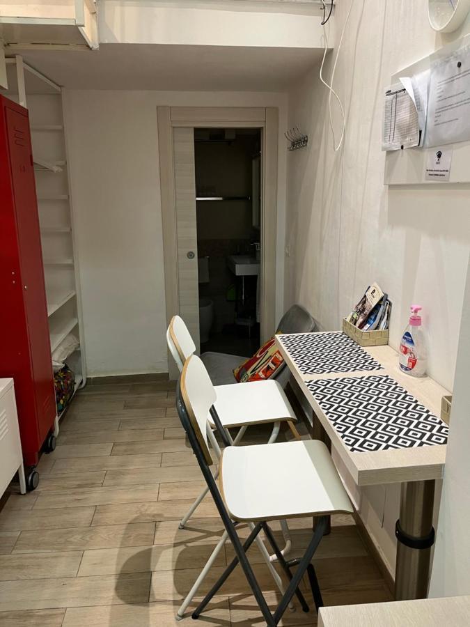 la Casina di Lia in Via dei Tribunali Napoli Esterno foto