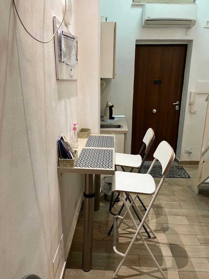 la Casina di Lia in Via dei Tribunali Napoli Esterno foto