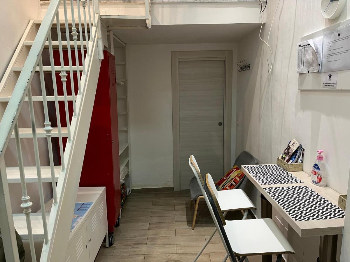 la Casina di Lia in Via dei Tribunali Napoli Esterno foto