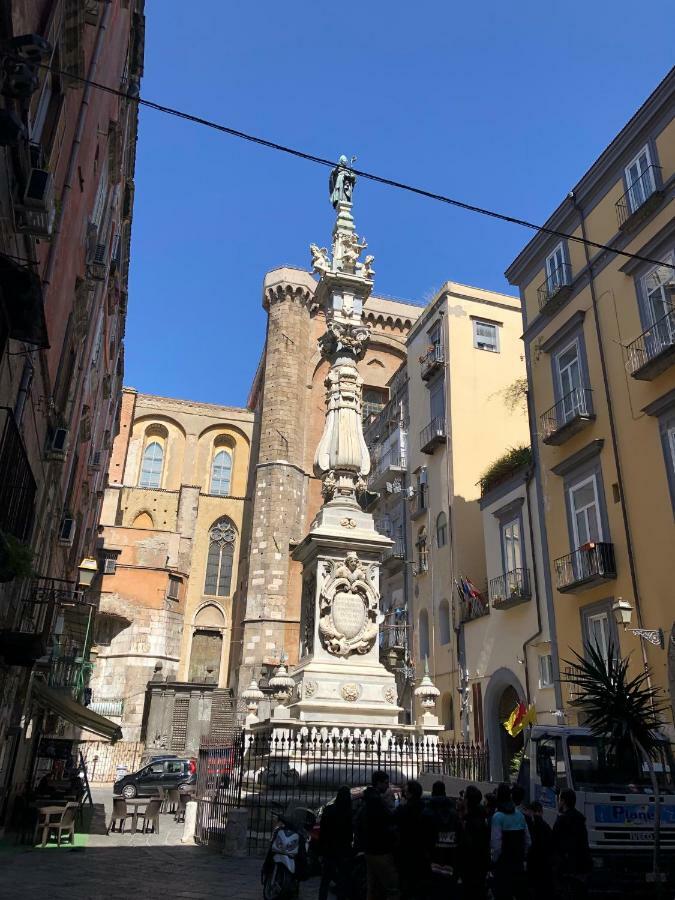 la Casina di Lia in Via dei Tribunali Napoli Esterno foto